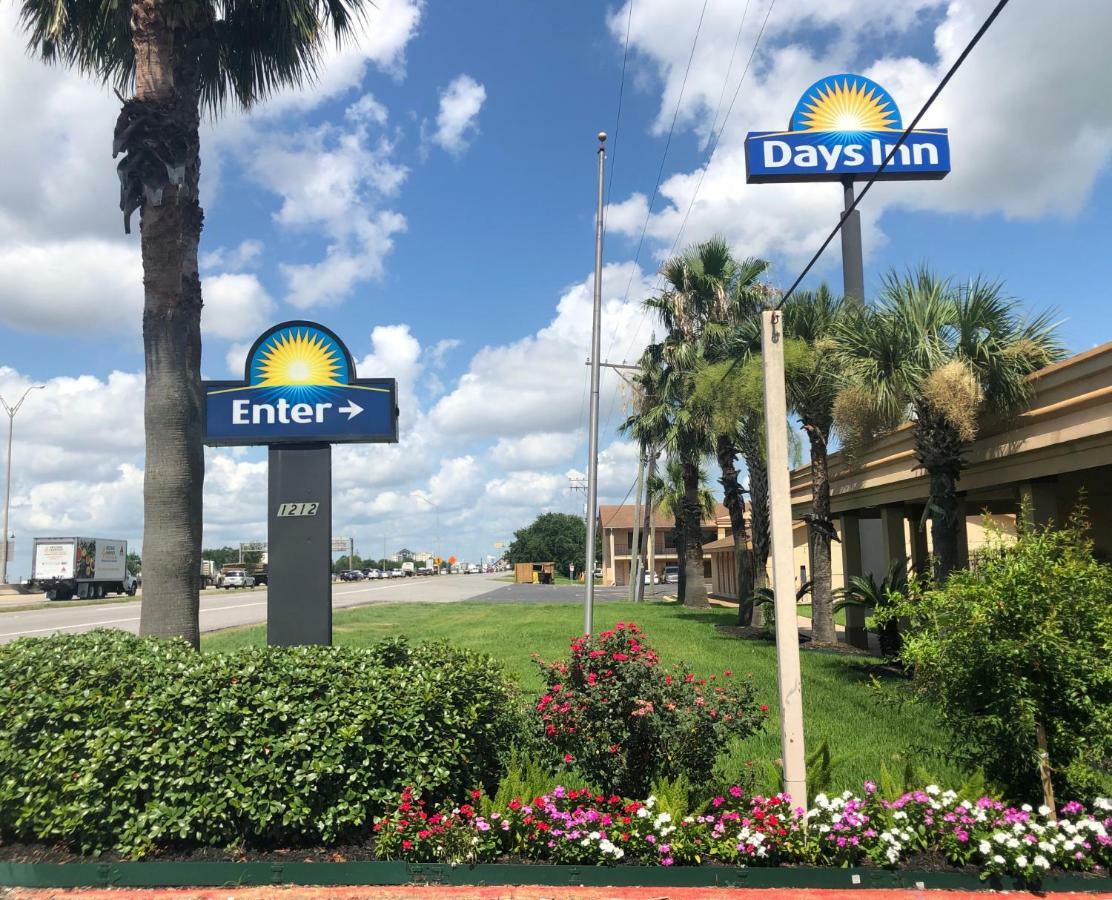 Days Inn By Wyndham Lake Charles Exterior photo